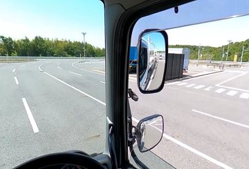 トラック、トレーラー、VR